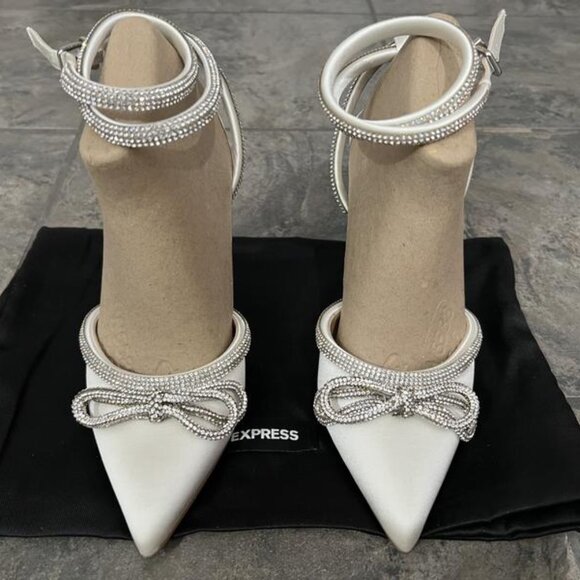 EXPRESS EMBELLISHED BOW PUMP: 7 - Picture 1 of 2